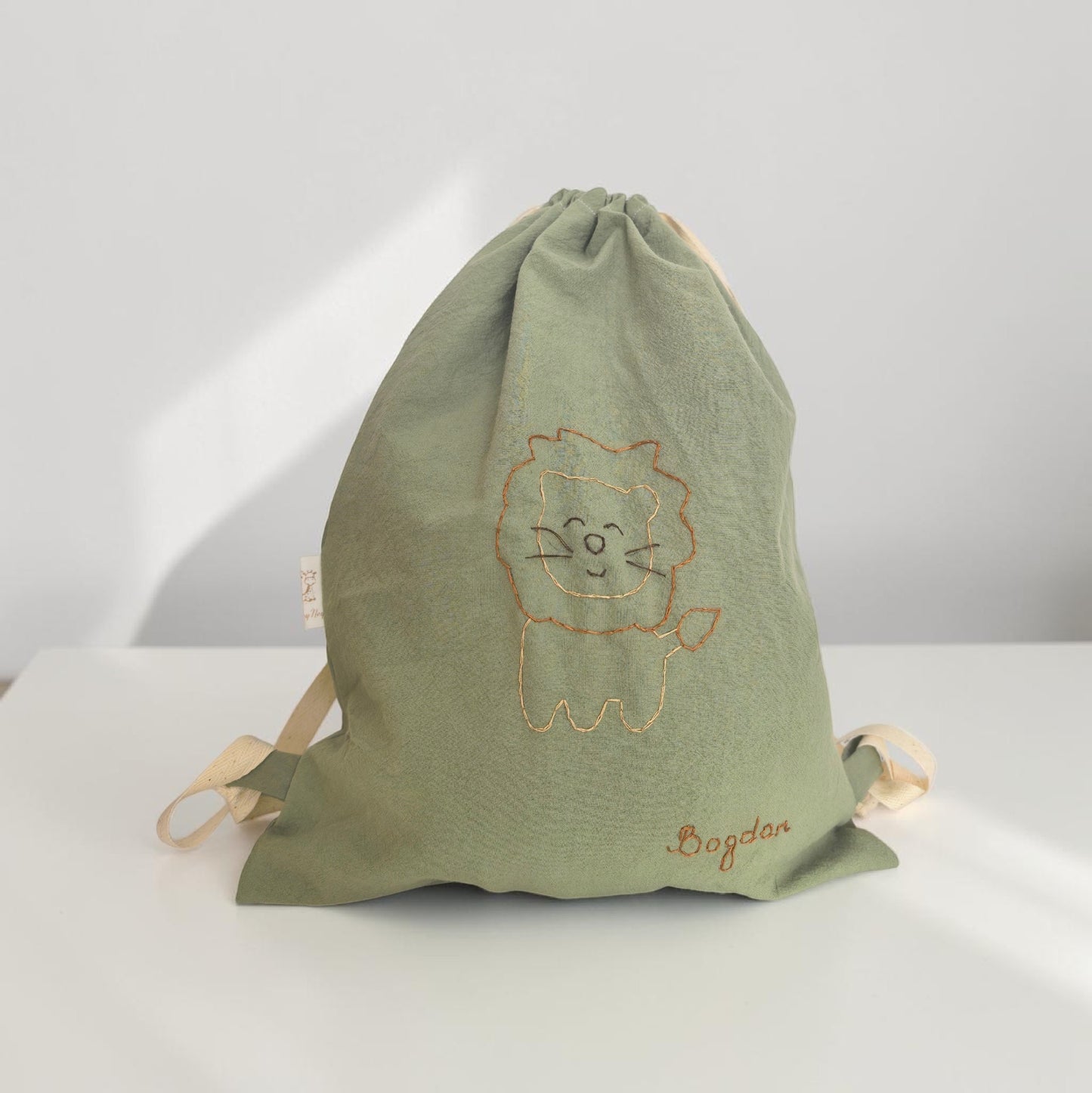Saculet personalizat cu nume si broderie aerisita/pe contur