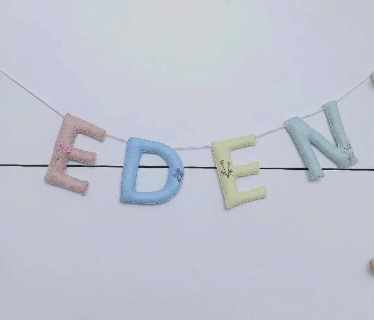 Ghirlandă "Embroidery Bloom"