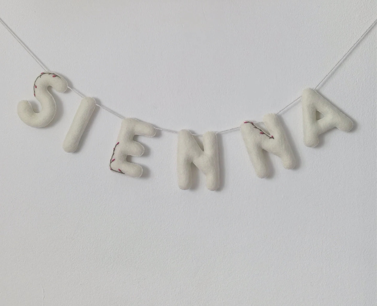 Ghirlandă "Embroidery Bloom"