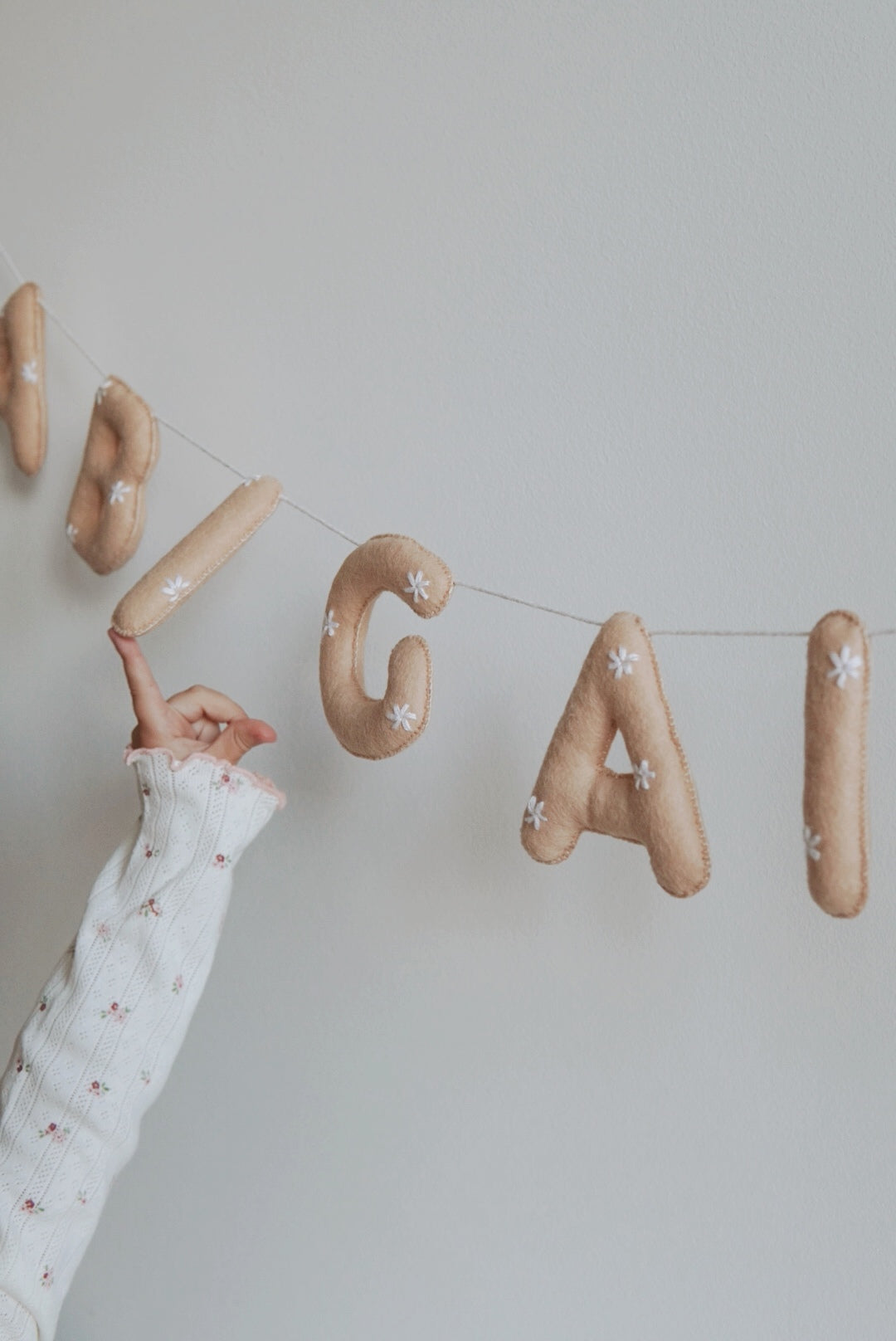 Ghirlandă "Embroidery Bloom"