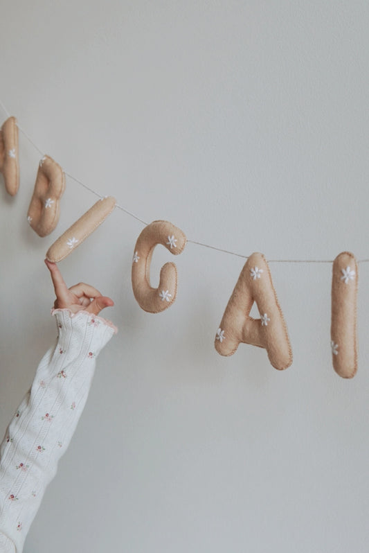 Ghirlandă "Embroidery Bloom"